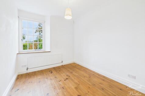 CAM02127G0-PR0350-STILL036