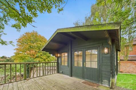 CAM02127G0-PR0350-STILL010