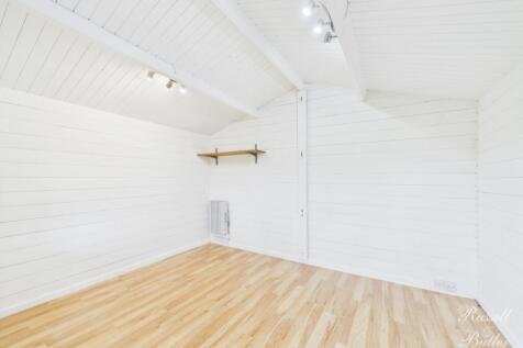 CAM02127G0-PR0350-STILL009