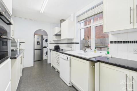 CAM02127G0-PR0354-STILL005