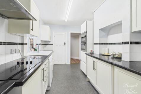 CAM02127G0-PR0354-STILL006