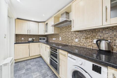 CAM02127G0-PR0355-STILL010