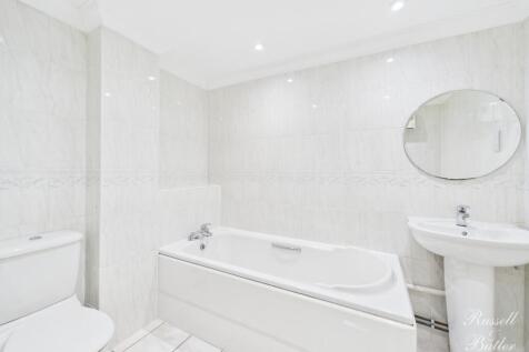 CAM02127G0-PR0355-STILL013