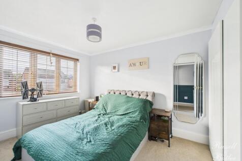 CAM01995G0-PR0379-STILL008