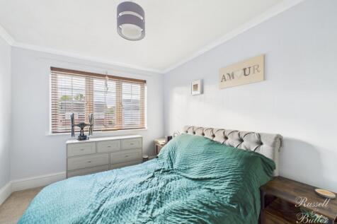 CAM01995G0-PR0379-STILL010