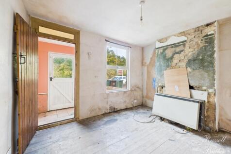 CAM02127G0-PR0358-STILL010