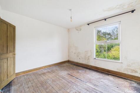 CAM02127G0-PR0358-STILL012