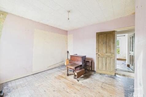 CAM02127G0-PR0358-STILL014