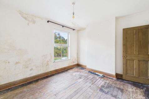 CAM02127G0-PR0358-STILL013