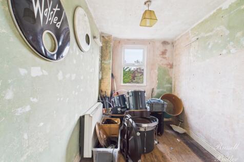 CAM02127G0-PR0358-STILL017