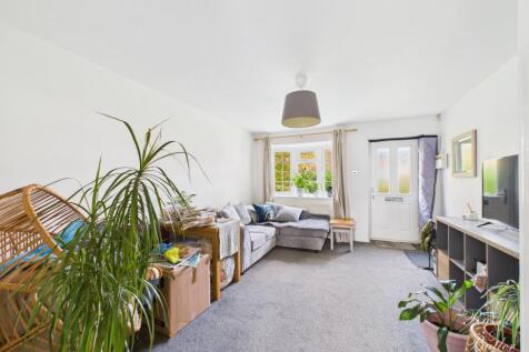 CAM01995G0-PR0380-STILL009