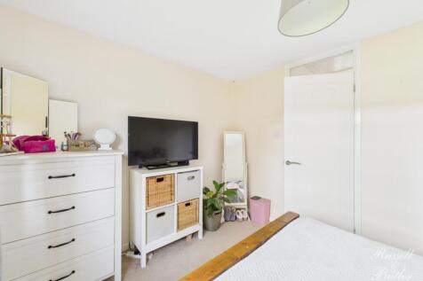 CAM01995G0-PR0380-STILL014