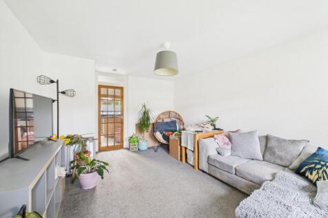 CAM01995G0-PR0380-STILL011