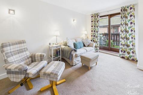 CAM01995G0-PR0385-STILL001