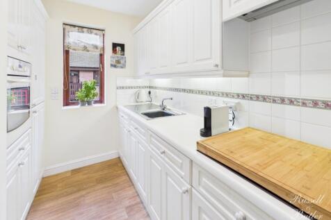 CAM01995G0-PR0385-STILL009