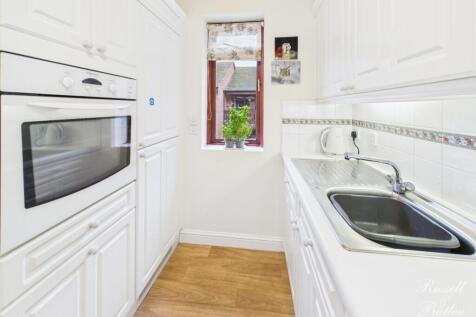 CAM01995G0-PR0385-STILL010