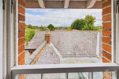 CAM02127G0-PR0349-STILL019