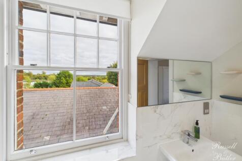 CAM02127G0-PR0349-STILL009