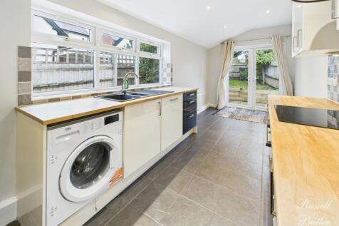 CAM02127G0-PR0361-STILL004