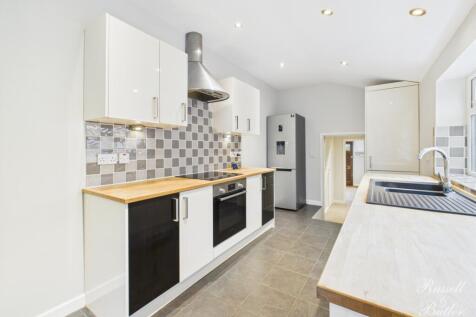 CAM02127G0-PR0361-STILL008