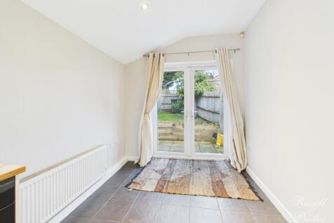 CAM02127G0-PR0361-STILL005