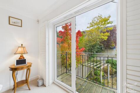 CAM01995G0-PR0384-STILL019