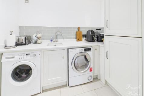 CAM01995G0-PR0384-STILL001