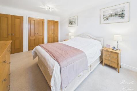 CAM01995G0-PR0384-STILL026