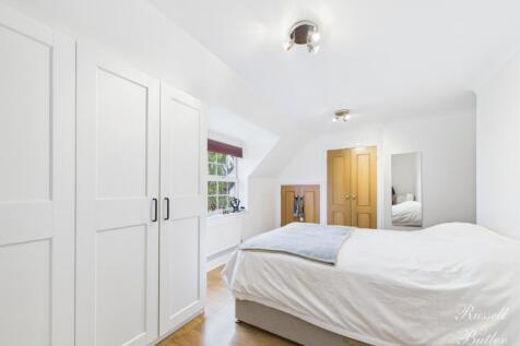 CAM01995G0-PR0384-STILL036