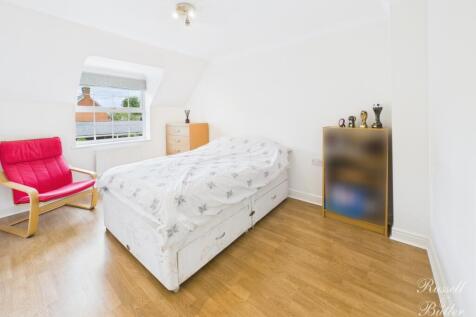 CAM01995G0-PR0384-STILL039