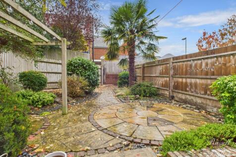 CAM01995G0-PR0384-STILL050