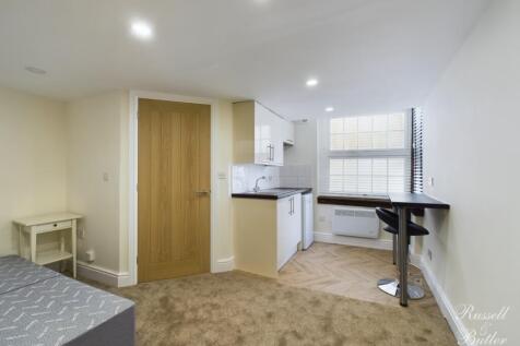 CAM01995G0-PR0168-STILL009