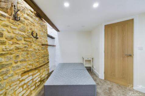 CAM01995G0-PR0168-STILL008