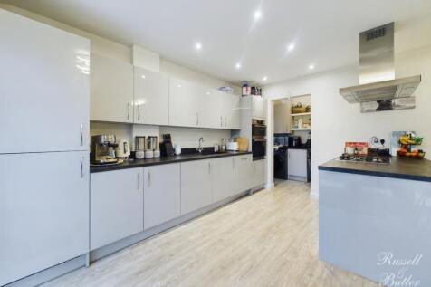 CAM02127G0-PR0216-STILL027