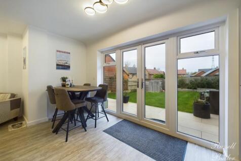 CAM02127G0-PR0216-STILL024