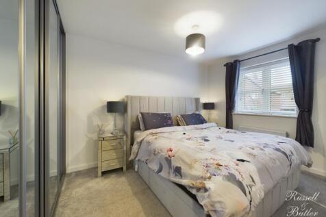 CAM02127G0-PR0216-STILL001