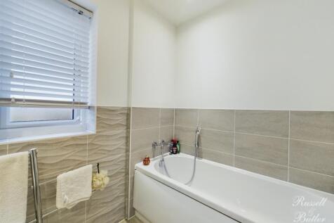 CAM02127G0-PR0216-STILL009