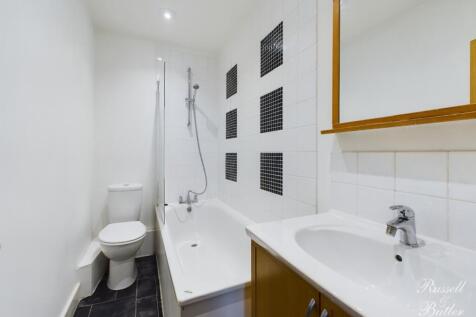 CAM02127G0-PR0265-STILL010