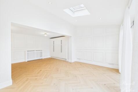 CAM01995G0-PR0387-STILL018