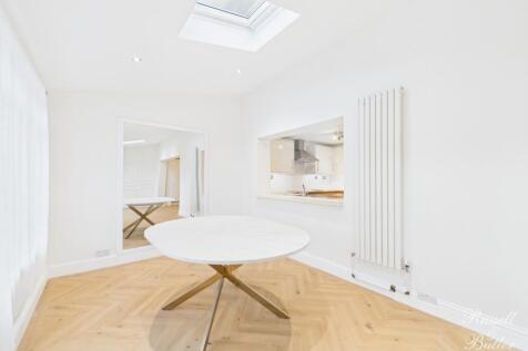 CAM01995G0-PR0387-STILL019