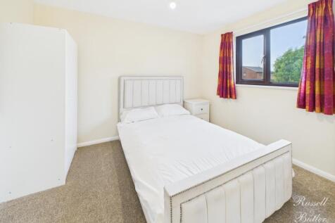 CAM01995G0-PR0314-STILL012