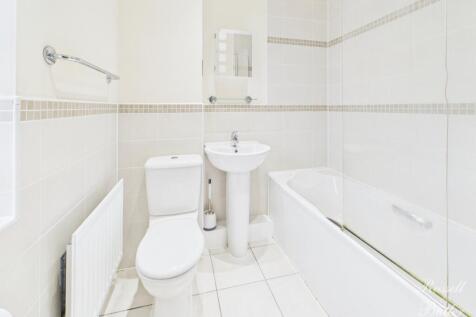 CAM02127G0-PR0353-STILL008