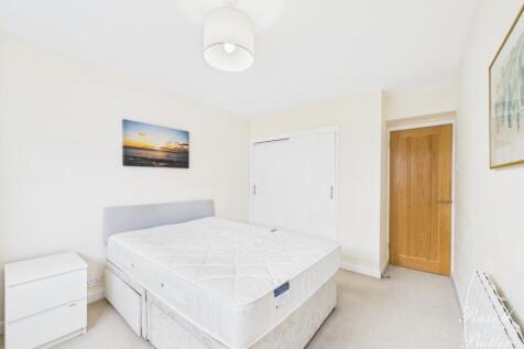 CAM01995G0-PR0389-STILL013