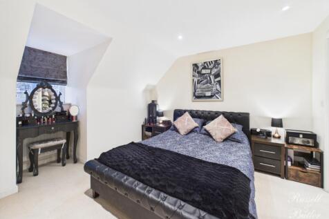 CAM02127G0-PR0363-STILL046