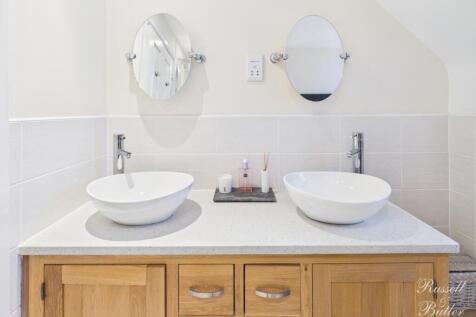 CAM02127G0-PR0363-STILL044