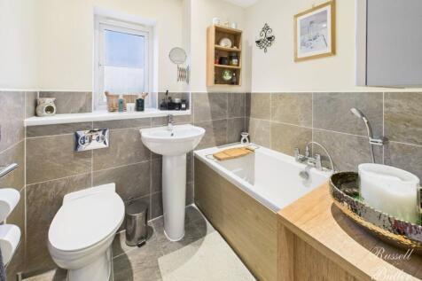 CAM02127G0-PR0363-STILL038