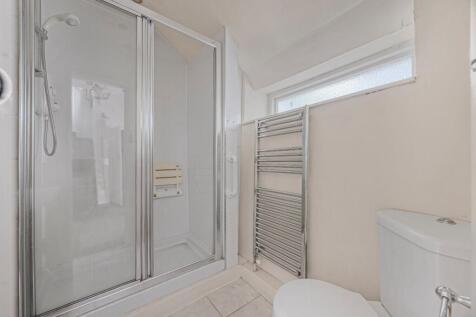 G.F. Shower Room