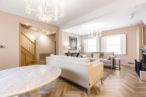 Sitting/ Dining Room