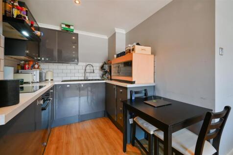Kitchen 2.jpeg