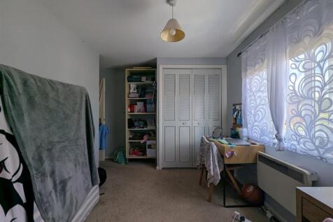 Bedroom 1 photo 2.jpg